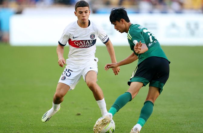 Ligue 1 -PSG sender spansk offensivspiller på græs i Schweiz