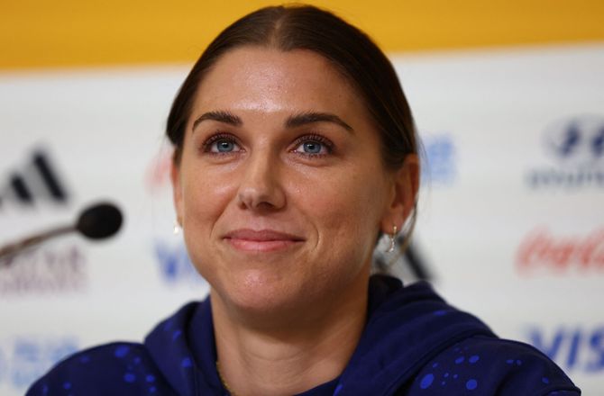 Venskabskampe (k) -Alex Morgan stopper karrieren