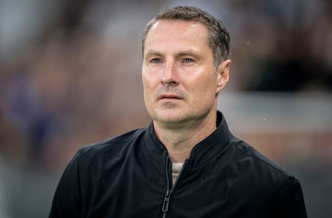 1. Division -To røde kort og overtidsscoring: Priske og co. fik point i Prag-derby