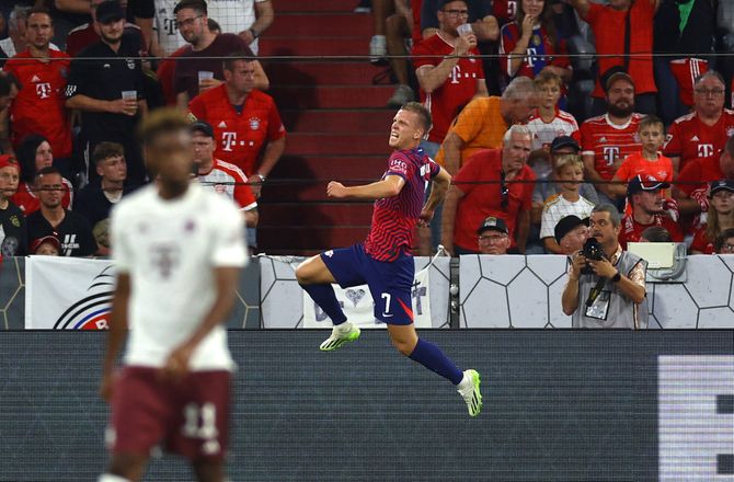 DFL-Supercup -Hattrick-helt: Se Dani Olmo drive gæk med Bayern-defensiven