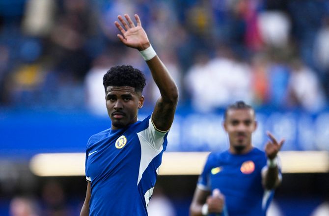 Premier League -Bekræftet: Aston Villa køber Maatsen i Chelsea