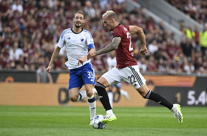 CL -Falk joker om anførerbind: Claesson må have vokseværk i armene