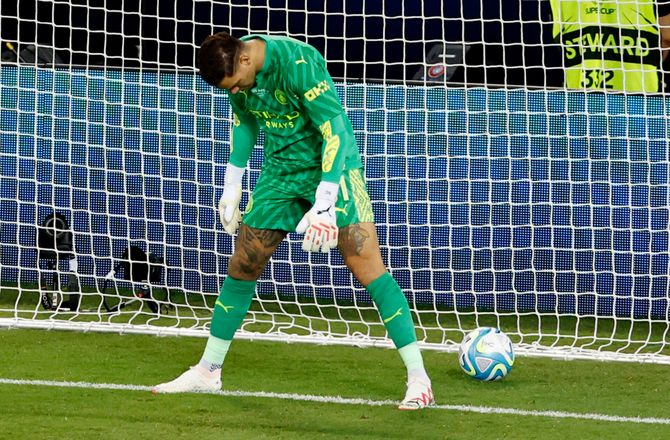 VM kval. CONMEBOL -Brasiliens hovedpine fortsætter: Skadet Ederson melder afbud