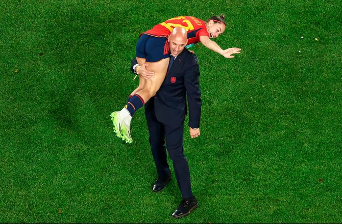 La Liga -Real Madrid og andre klubber går imod spansk fodboldboss