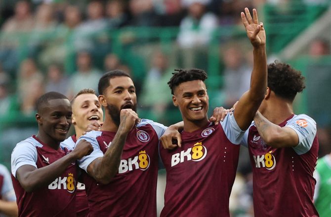 ECL -Watkins stemplede ind i Europa med hattrick