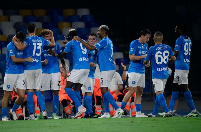 International -Napoli sender kantspiller på leje