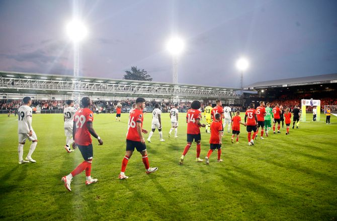 Premier League -Luton ophæver med engelsk målmand