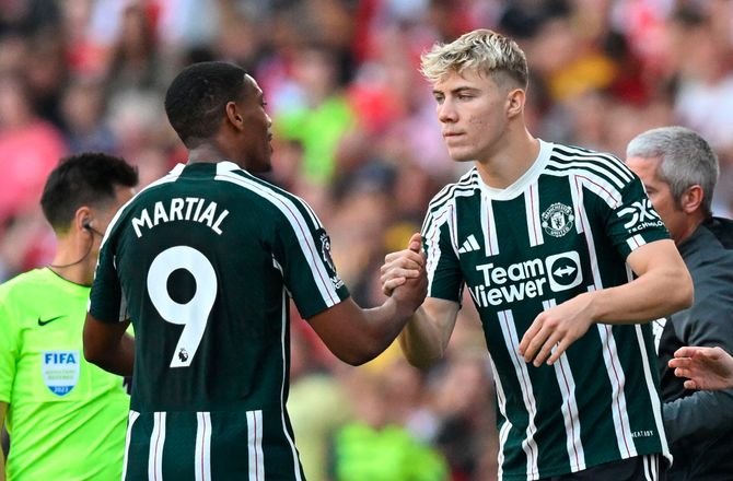 Super League -AEK bekræfter: Martial lander onsdag aften