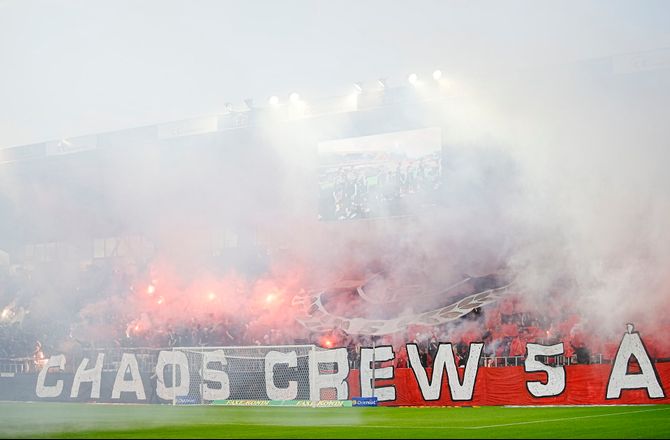 3F Superliga -FCM og AGF får kæmpebøder for pyroteknik