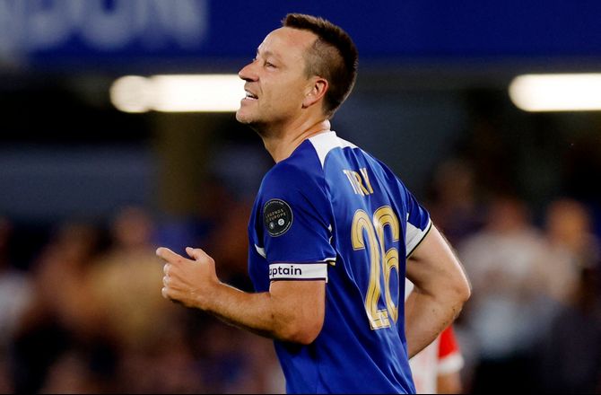 Championship -Terry afviser spekulationer: Er glad i Chelsea 