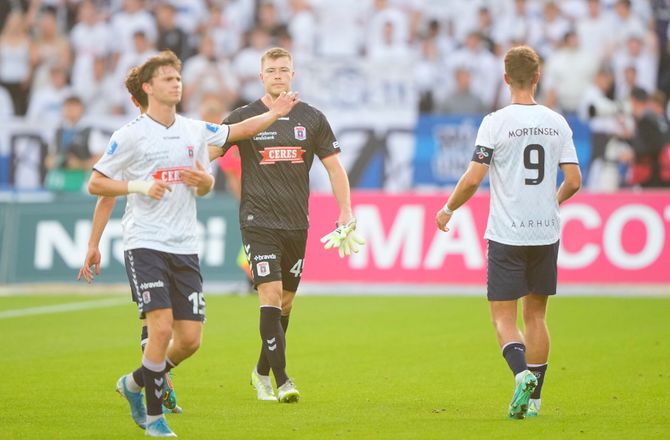 AGF -Skadet AGF-keeper rejser til Nordirland: Tror ikke han spiller