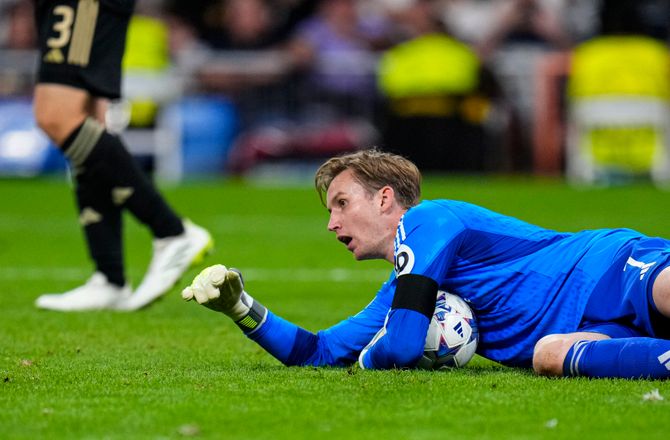 Bundesliga -Nej, nej, nej: Frederik Rønnow med kæmpe fejl