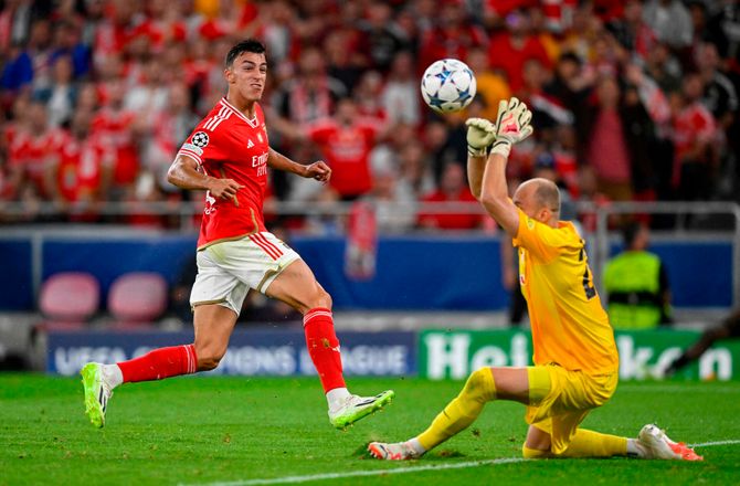 CL -Stolt Salzburg-keeper: Gik på banen med nosser i bukserne