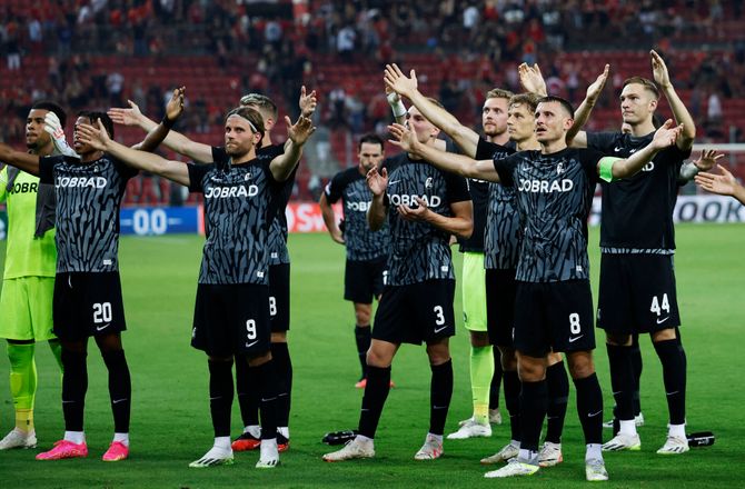Europa League -Freiburg tæskede Olympiakos - West Ham sejrede sent