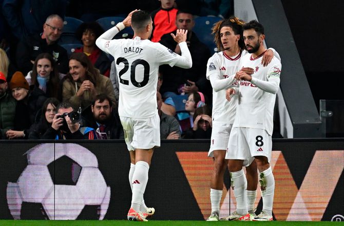Premier League -Fernandes flugtede United til sejr mod Burnley 