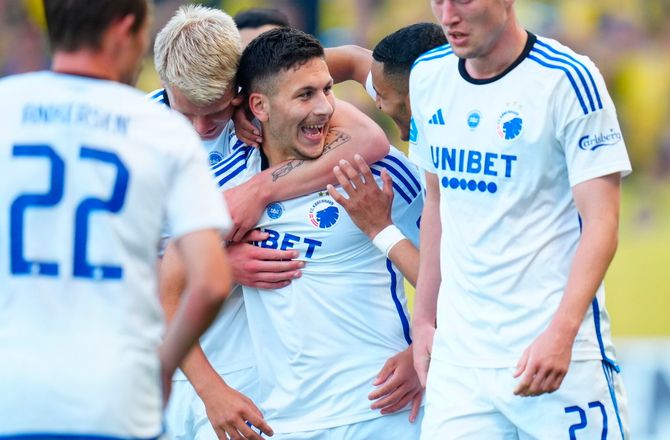 3F Superliga -Seks Superliga-kometer kæmper om pris