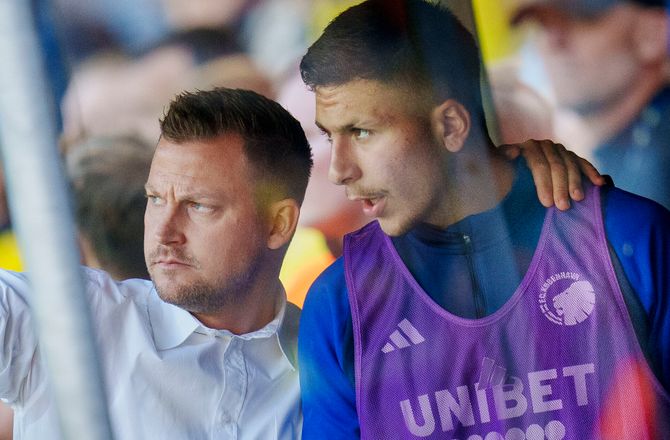 3F Superliga -Neestrup om Roony: Fjern det i 4 år og han har det stadig