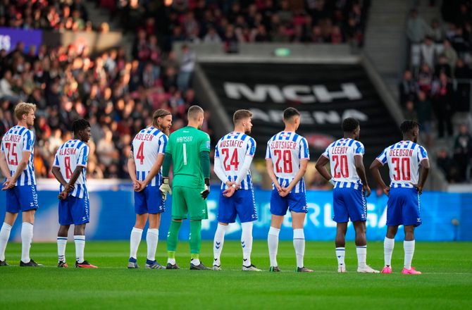 3F Superliga -OB-fans med banner mod ledelsen: 13 år som skildpadde er nok