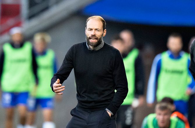 3F Superliga - OB-træner hilser skarp fankritik velkommen trods krise
