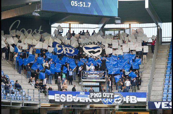 3F Superliga -Pena træner med i Esbjerg