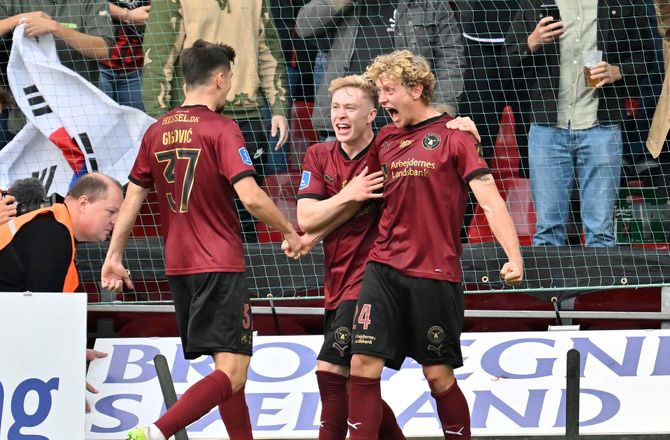3F Superliga -Brandvarm FCM-profil har fået råd fra Duncan og Steinlein