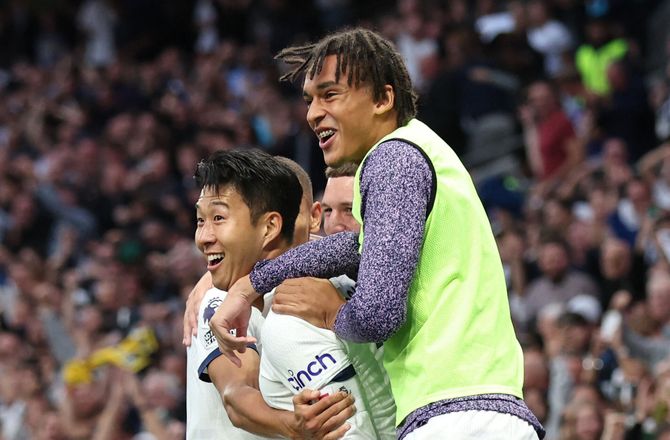 Premier League -Tottenham-debut må vente: Midtstopper udlejes