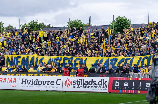 3F Superliga -Brøndby stod med BVB-banner: Støtter vores fans