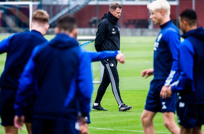 3F Superliga -FCK vil gøre hovedpinen mindre: Cricket skubbes ud