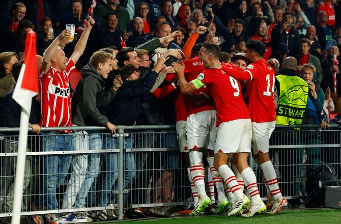 Æresdivisionen -Fortsat ubesejret: Vilde PSV buldrer videre
