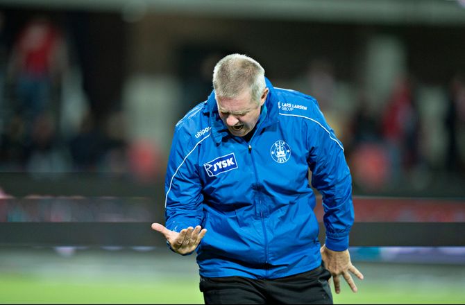 3F Superliga -Kent Nielsen raser over fredagskamp: Vi er pisseirriteret 