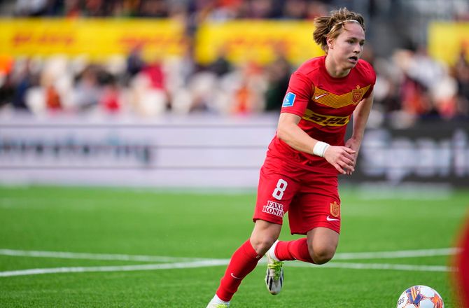 3F Superliga -Schjelderup har ikke fået middag med Essien: God at snakke med