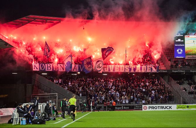 3F Superliga -Efter pyro og voldelig adfærd: FCK får bøde og tilskuerstraf