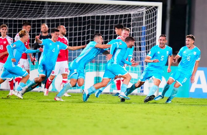 San Marino -Favoritter til første sejr i 20 år: Aner ikke hvad der sker
