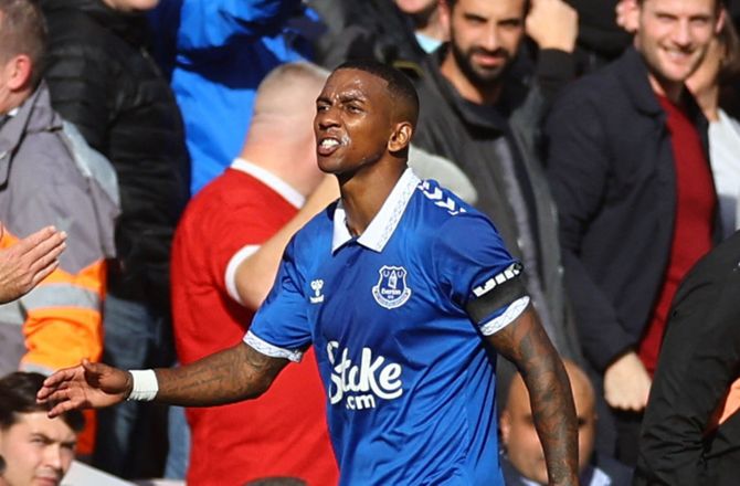 International -Medie: Watford interesseret i Ashley Young