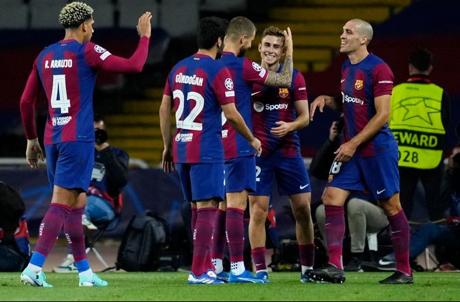 CL -Barca blev budt op til CL-dans af de ukrainske mestre