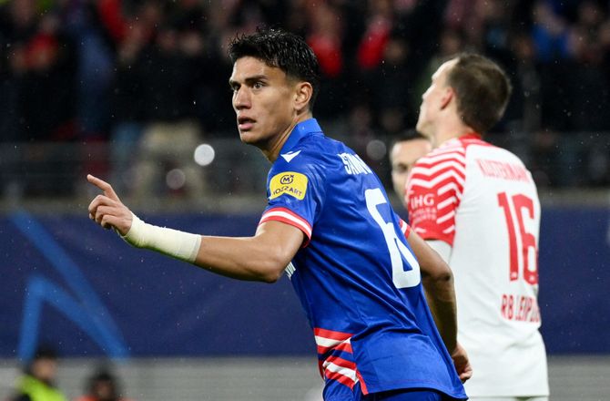 International -Medie: Forest jagter Marko Stamenic