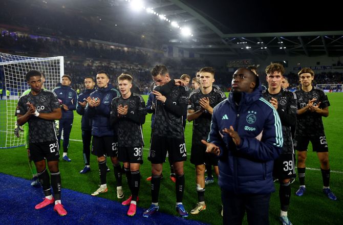 Æresdivisionen -Ajax-ydmygelsen fortsætter: Fik bank af PSV