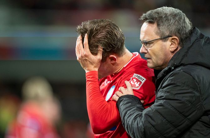3F Superliga -SIF-back fik en albue i hovedet: Det er en svinestreg
