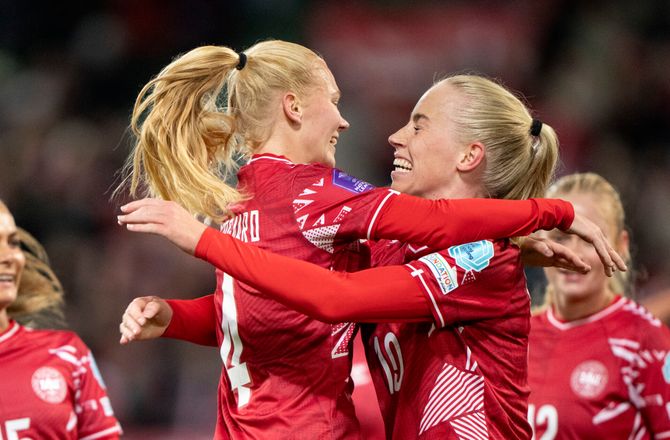 Danmark (k) -Efter bal hos Kongehuset: Mål for kvindelandsholdet er størst