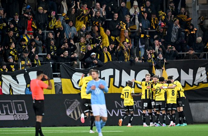 Allsvenskan -Dommerbytte stjal fokus i svensk remis