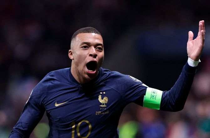 EM -Mbappé runder vild milepæl hurtigere end Messi og Ronaldo