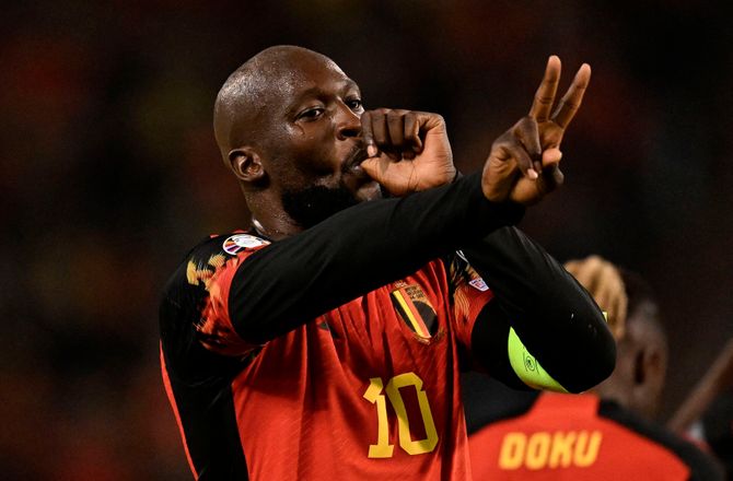 EM -Lukaku scorede fire i første halvleg og sendte Belgien til tops