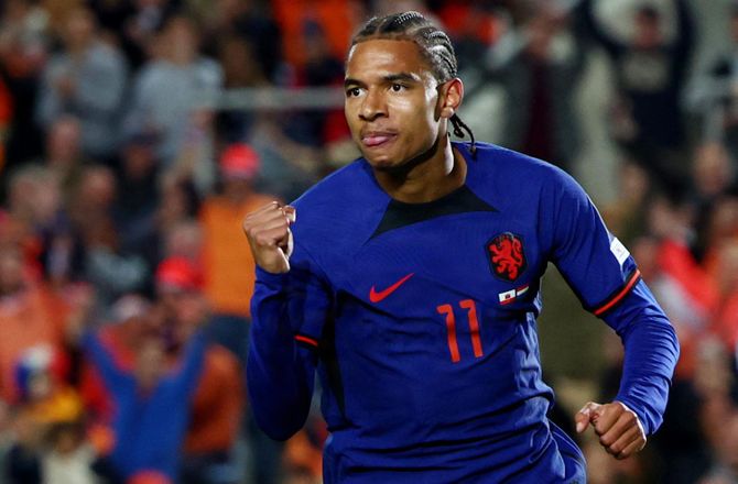 Æresdivisionen -Feyenoord ophæver med Calvin Stengs