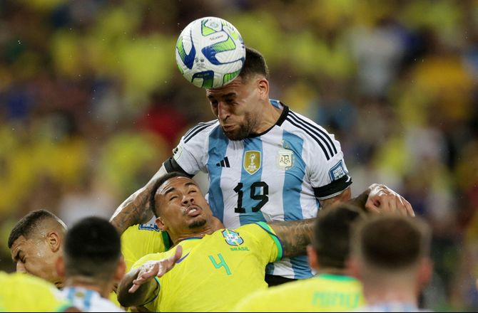 VM kval. CONMEBOL -Tre nederlag i streg: Brasilien tabte til Argentina efter tilskuerdrama