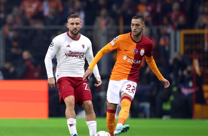 SüperLig -Efter stor kritik: Ziyech tæt på Galatasaray-exit 
