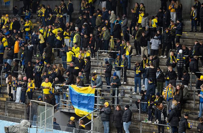 Oddset Pokalen -Brøndby spiller med sørgebind efter tragisk dødsfald i salgsafdelingen