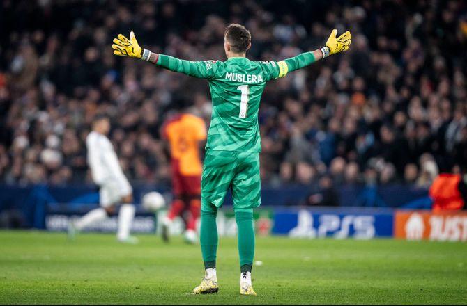 SüperLig -Full circle: Gala-keeper takker af med nyt mål