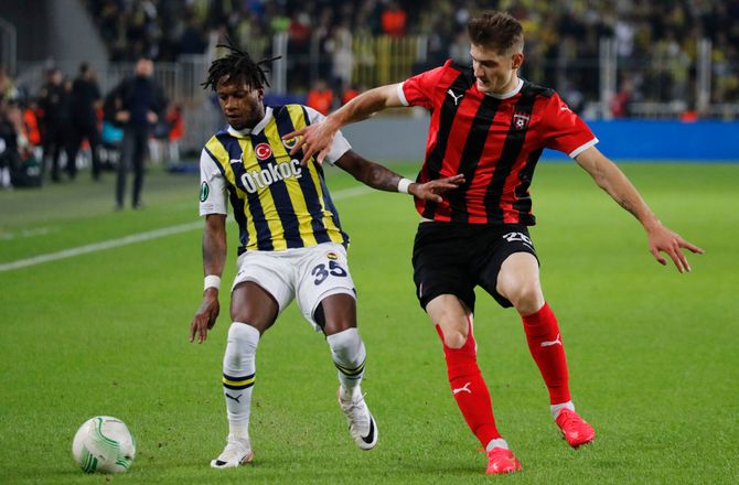 SüperLig -Uhørt: Fred laver hattrick for Fenerbahce