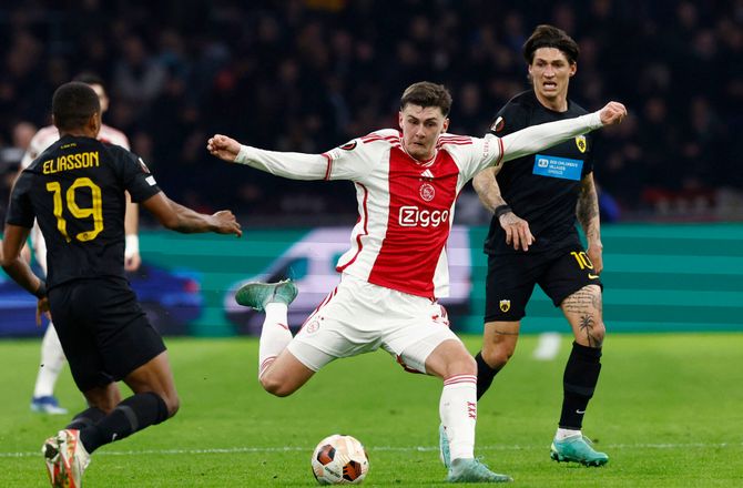 Æresdivisionen -Ajax-direktør: Masser af interesse for Tahirovic