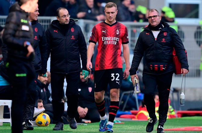 Serie A -Milan-midt opereret: Ventes ude i fire måneder